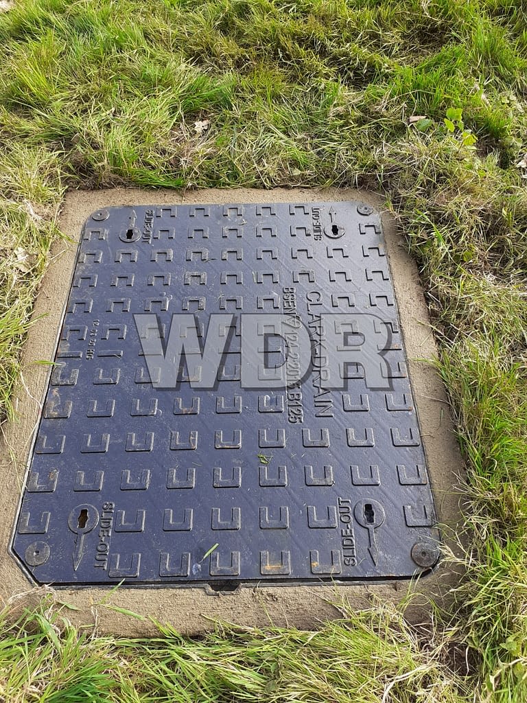 Heavy duty manhole cover