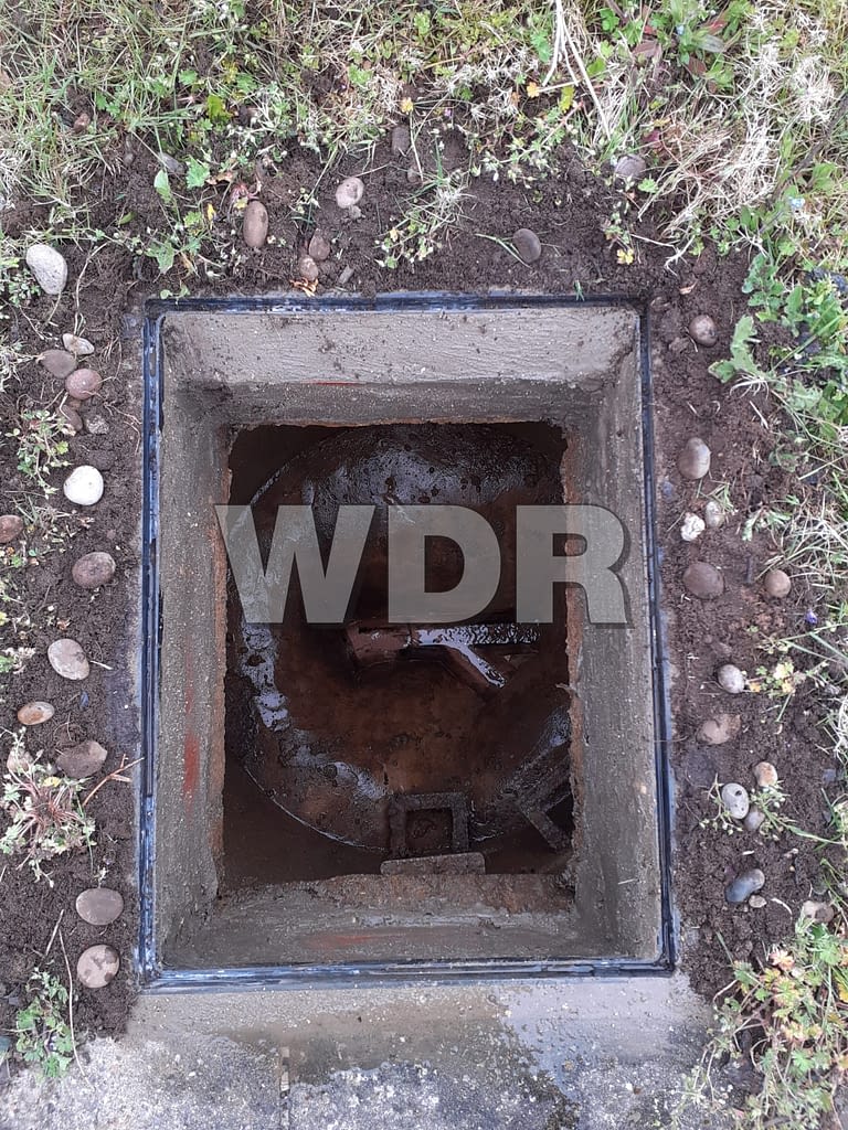 manhole cover installation