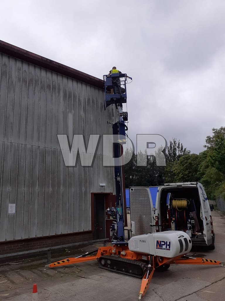 gutter cleaning of an industrial unit